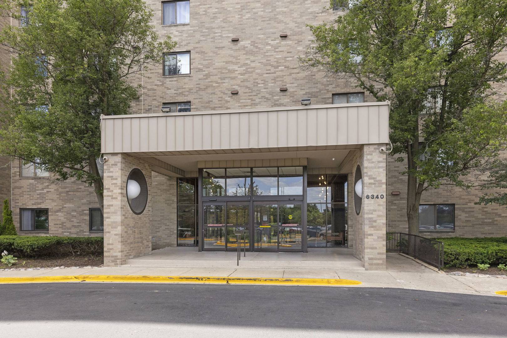 Willowbrook, IL 60527,6340 Americana DR #213