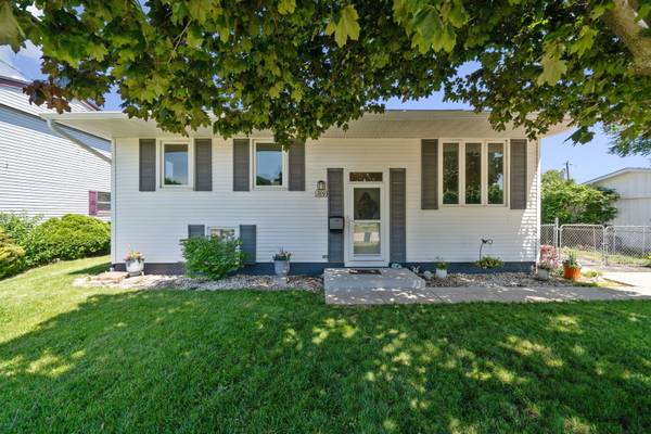 709 Rogers RD, Romeoville, IL 60446