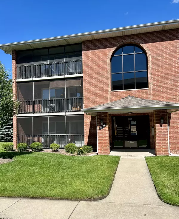 5029 W Circle DR #203, Crestwood, IL 60418