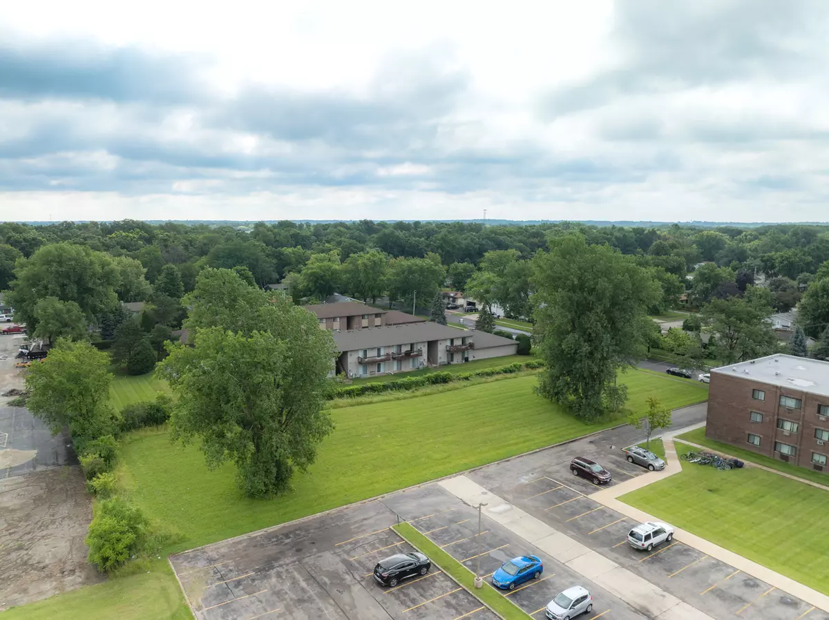 Woodstock, IL 60098,600 Central Parkway RD