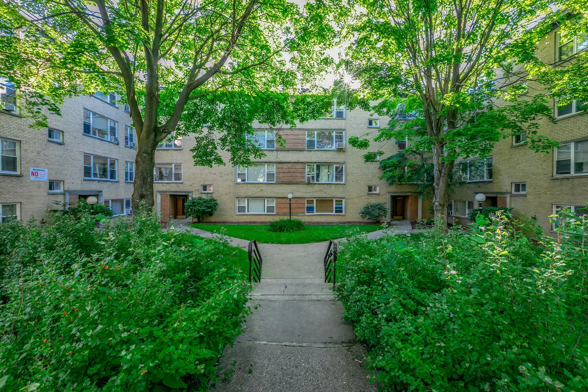 Chicago, IL 60659,6146 N DAMEN AVE #1H
