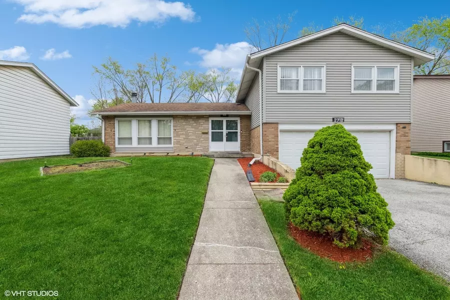 2712 Larkspur LN, Hazel Crest, IL 60429