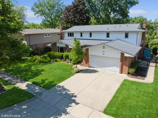 Deerfield, IL 60015,830 Warwick RD