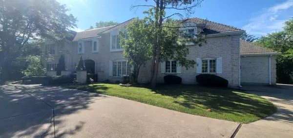 302 Ottawa LN, Oak Brook, IL 60523