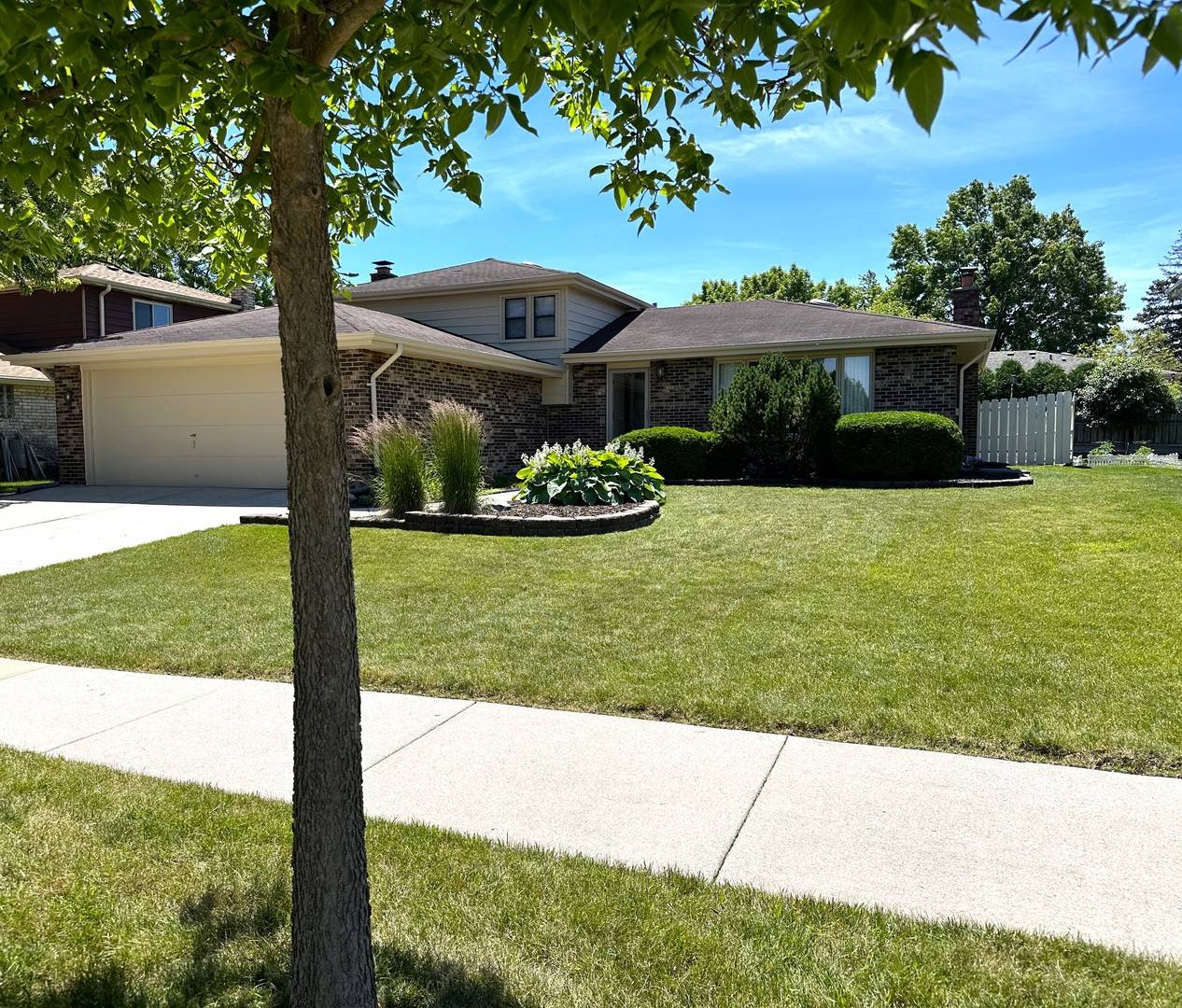 8429 165th PL, Tinley Park, IL 60487