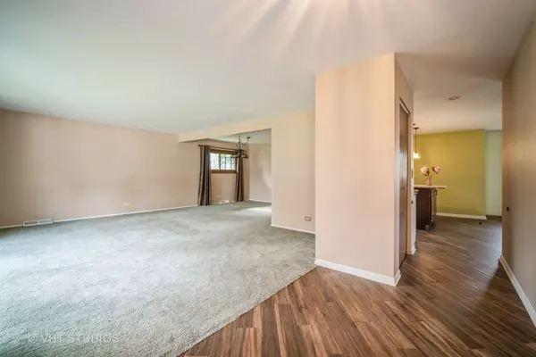 Mount Prospect, IL 60056,1806 E Camp Mcdonald RD