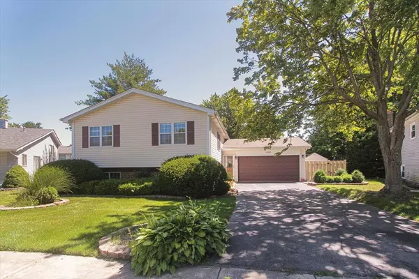 1065 Beverly CT, Lombard, IL 60148