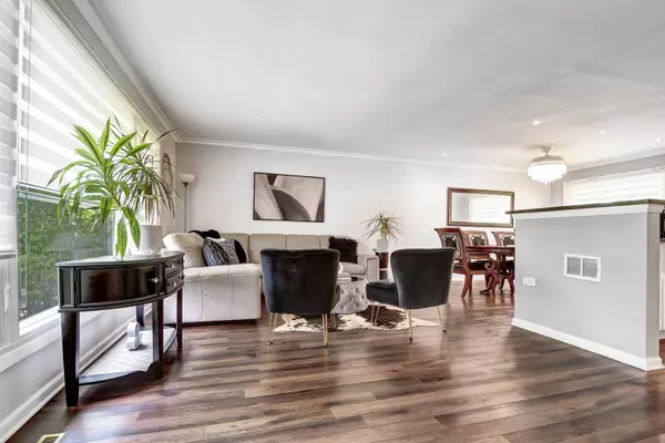 South Holland, IL 60473,16459 Woodlawn East AVE