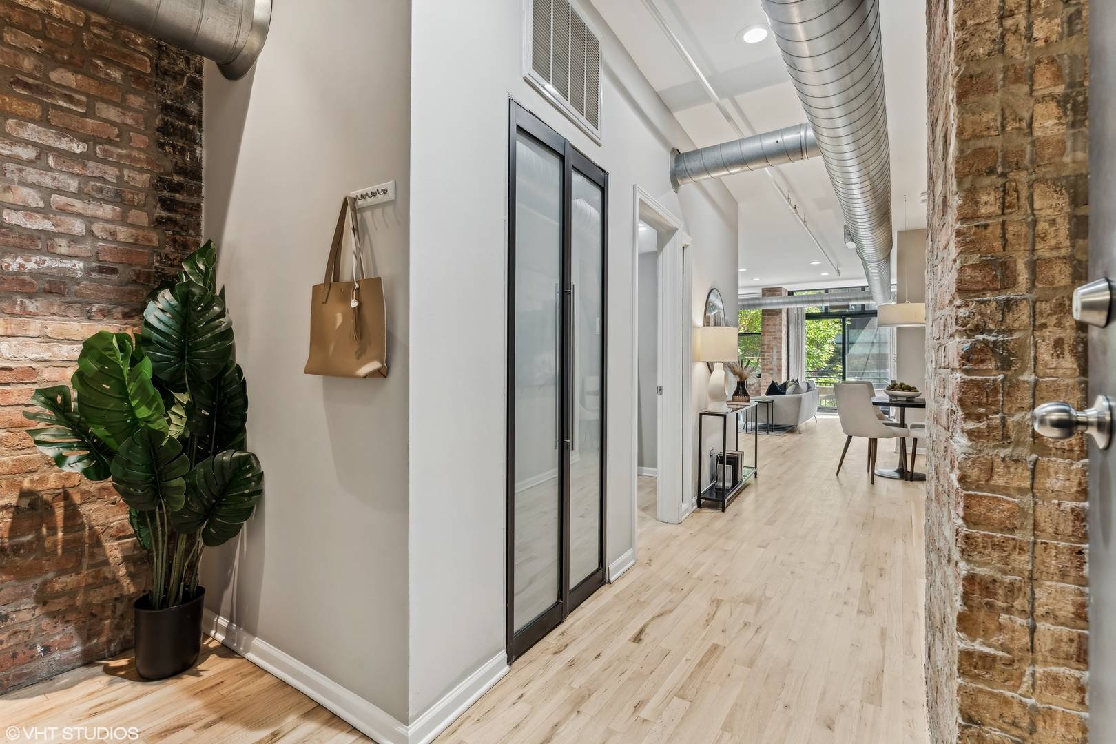 Chicago, IL 60654,520 W Huron ST #217