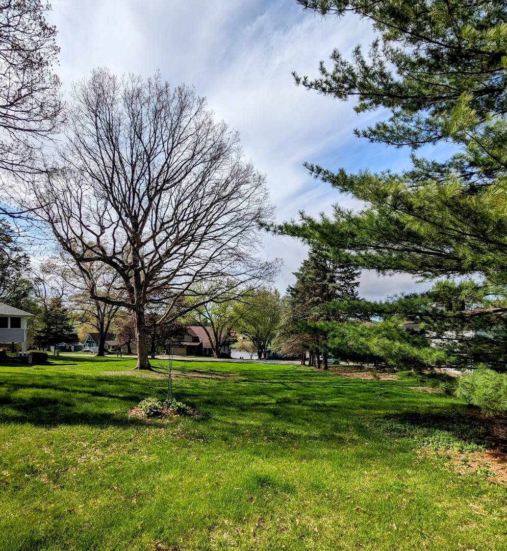 Davis, IL 61019,571 Baintree RD