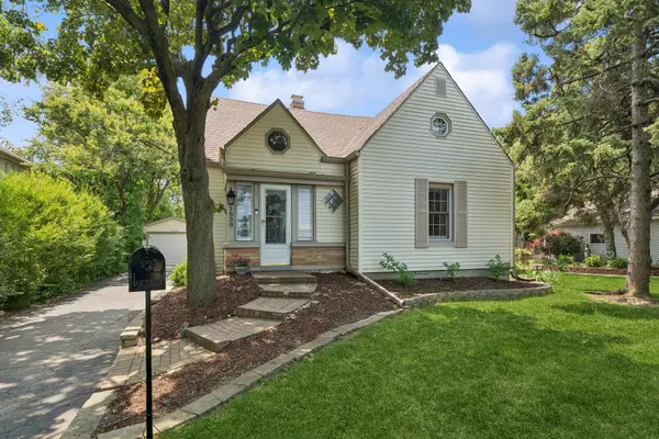 1658 Orchard LN, Northfield, IL 60093