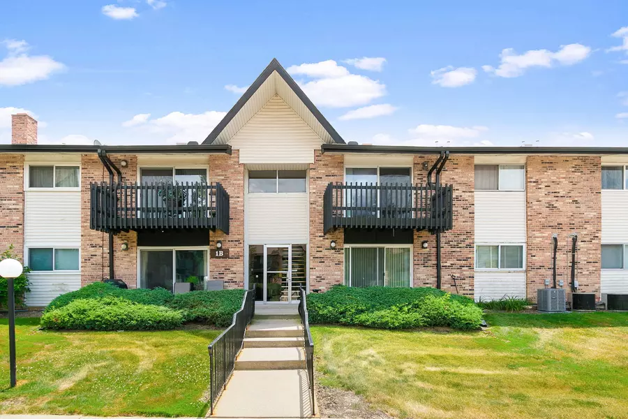 1b Kingery Quarter #106, Willowbrook, IL 60527