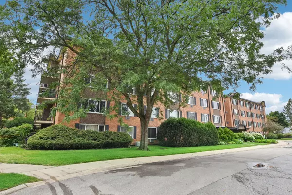 1106 S New Wilke RD #305, Arlington Heights, IL 60005