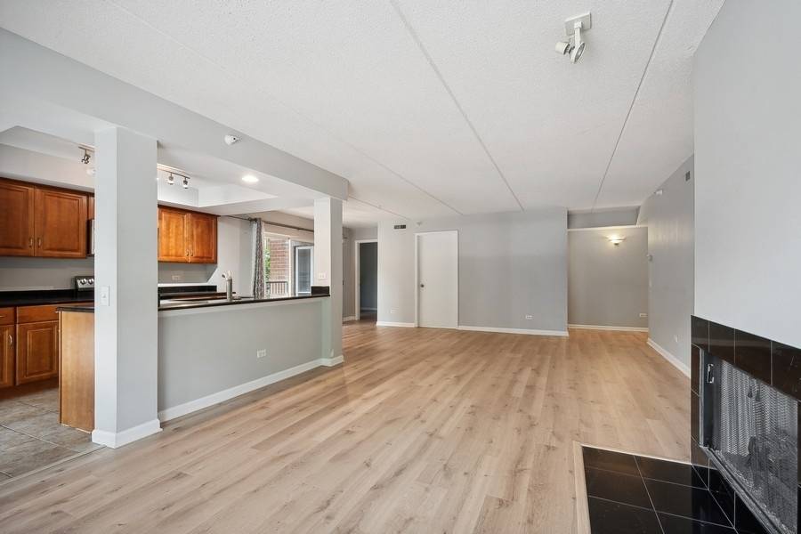 Evanston, IL 60202,811 CHICAGO AVE #201