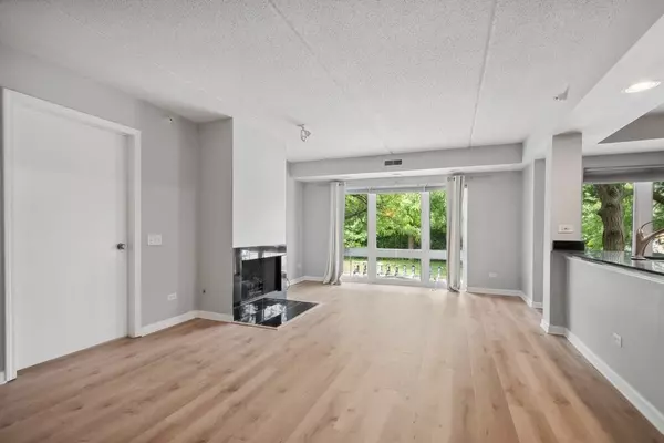 Evanston, IL 60202,811 CHICAGO AVE #201