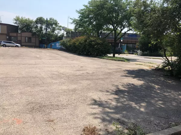 Chicago, IL 60618,3122 W Belmont AVE