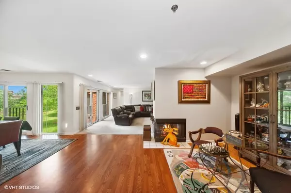 Deerfield, IL 60015,392 Kelburn RD #222