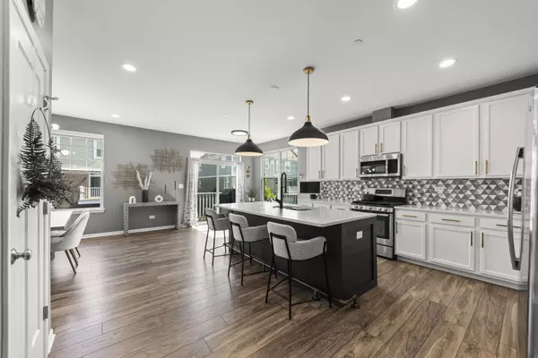 Naperville, IL 60563,1441 N Charles AVE