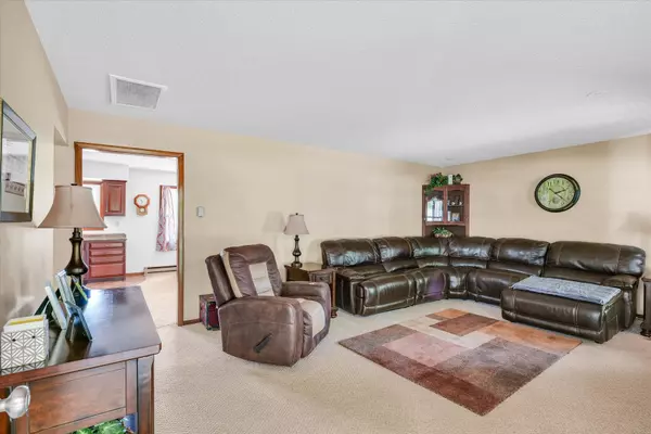 Broadlands, IL 61816,107 W 3rd ST