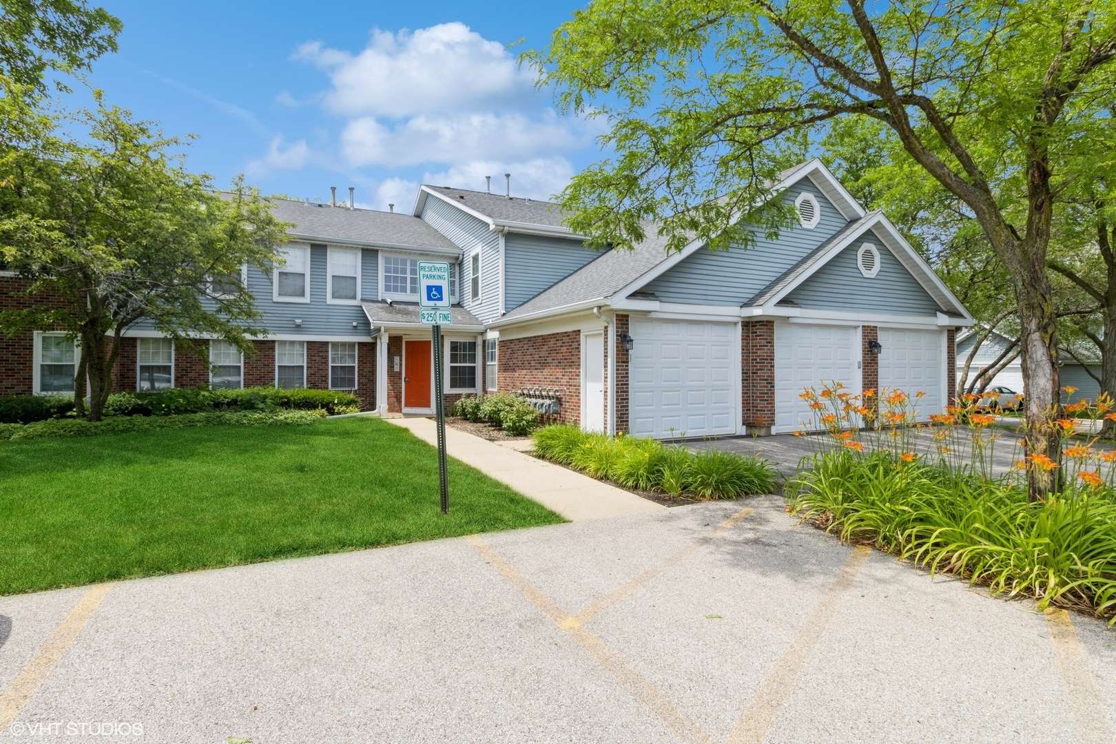215 W Jennifer LN #2, Palatine, IL 60067