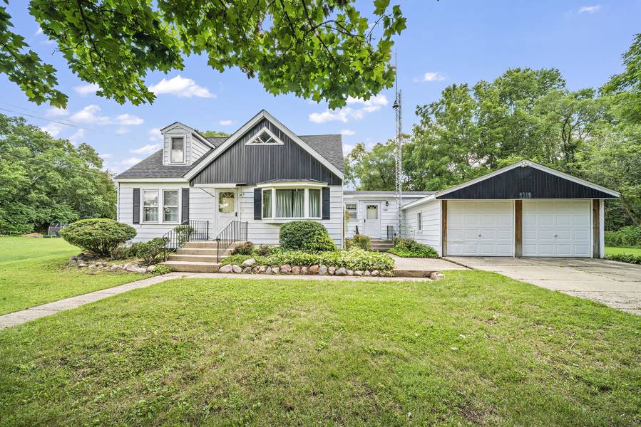 1345 Winaki TRL, Algonquin, IL 60102