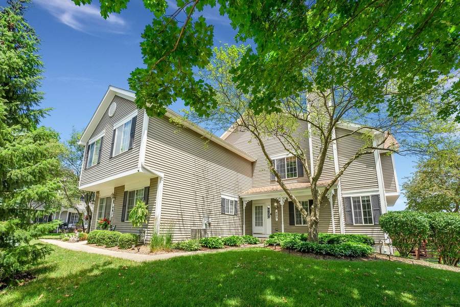 403 Lowell DR, South Elgin, IL 60177