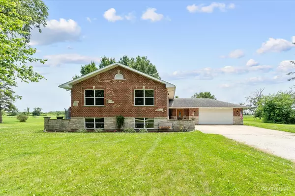 40 W Highland DR, Bristol, IL 60512