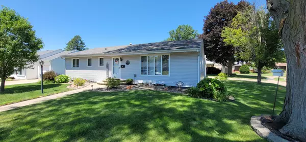 1905 11th AVE, Sterling, IL 61081
