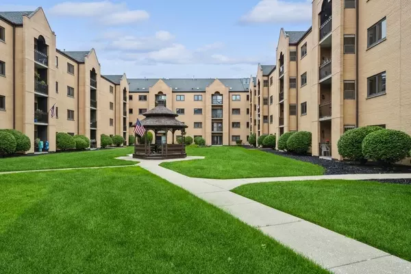 7400 W Lawrence AVE #329,  Harwood Heights,  IL 60706