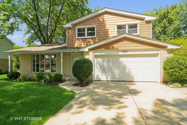 3224 N Walker LN W, Arlington Heights, IL 60004