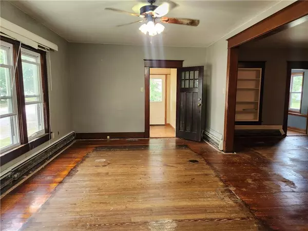 Altamont, IL 62411,7 E Madison AVE