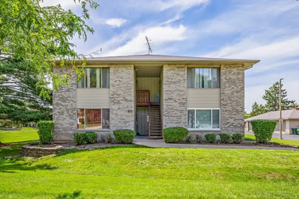 400 Westwood CT #B,  Crystal Lake,  IL 60014