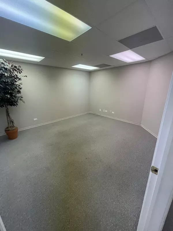 Naperville, IL 60540,1001 E Chicago AVE #111