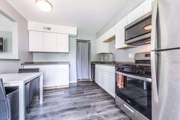 Bartlett, IL 60103,180 Betty CT #A