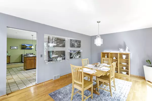 605 Oakview DR Algonquin, IL 60102