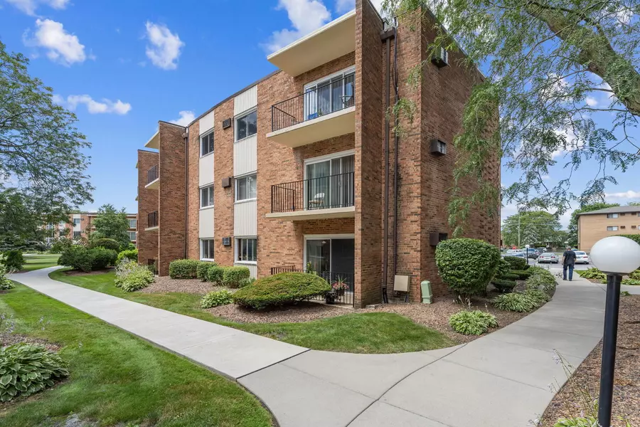 9716 S Karlov AVE #107, Oak Lawn, IL 60453