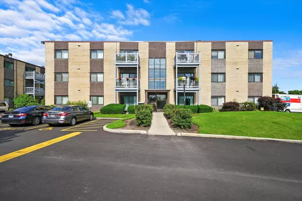 674 Pinecrest DR #202, Prospect Heights, IL 60070