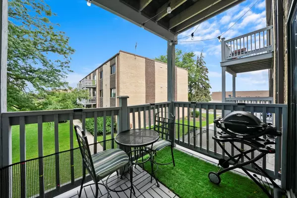 Prospect Heights, IL 60070,674 Pinecrest DR #202