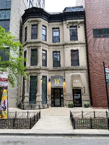 15 E Pearson ST, Chicago, IL 60611
