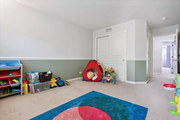 Streamwood, IL 60107,5 Springbrook CT