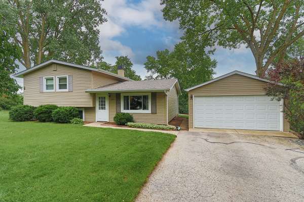 1202 Maple ST, Lake In The Hills, IL 60156