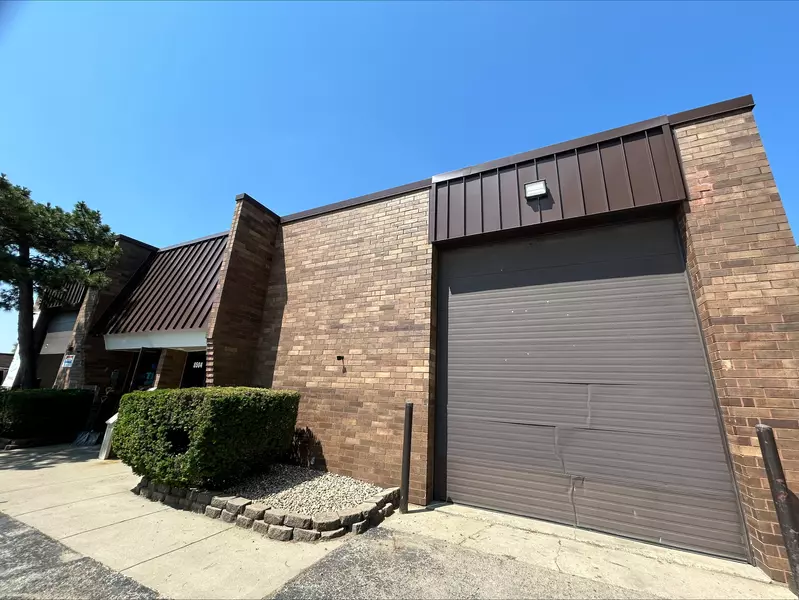 8504 S 77th AVE, Bridgeview, IL 60455