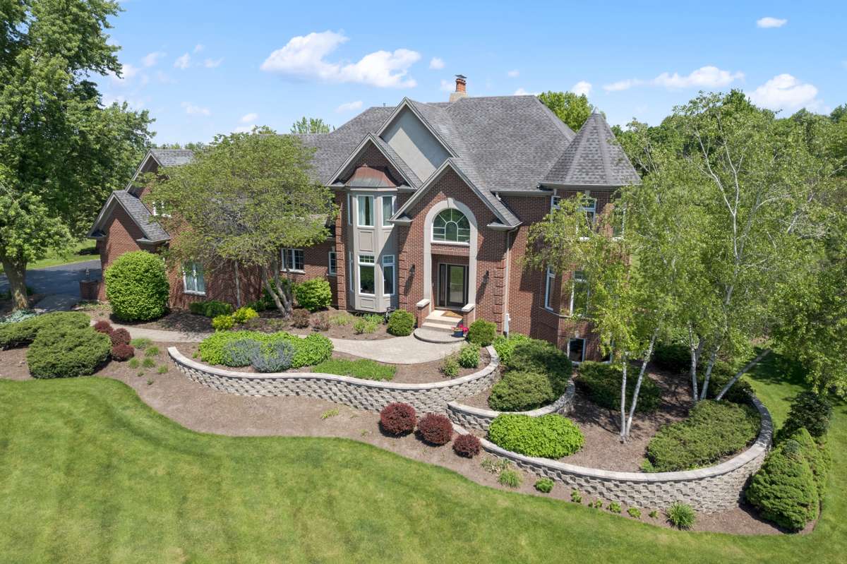 5N481 E Lakeview CIR, St. Charles, IL 60175