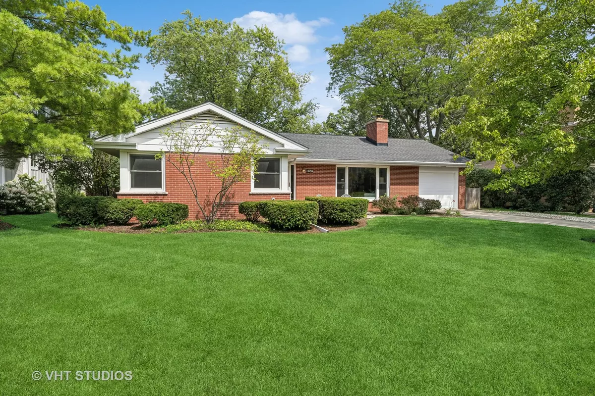 Deerfield, IL 60015,1209 Warrington RD