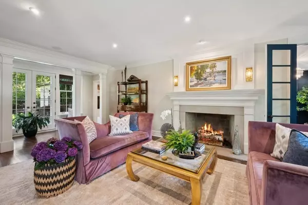 Winnetka, IL 60093,161 Apple Tree RD