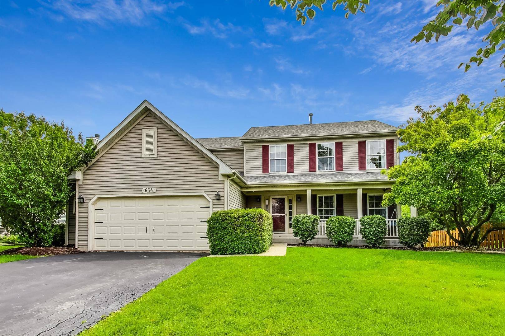 654 Providence LN, Lindenhurst, IL 60046