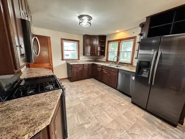 Woodstock, IL 60098,912 N Madison ST