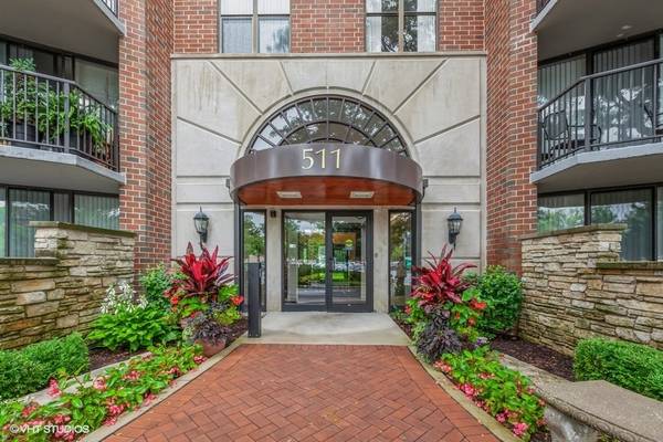 511 Aurora AVE #414, Naperville, IL 60540