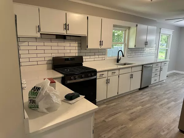 Aroma Park, IL 60910,207 N Division ST