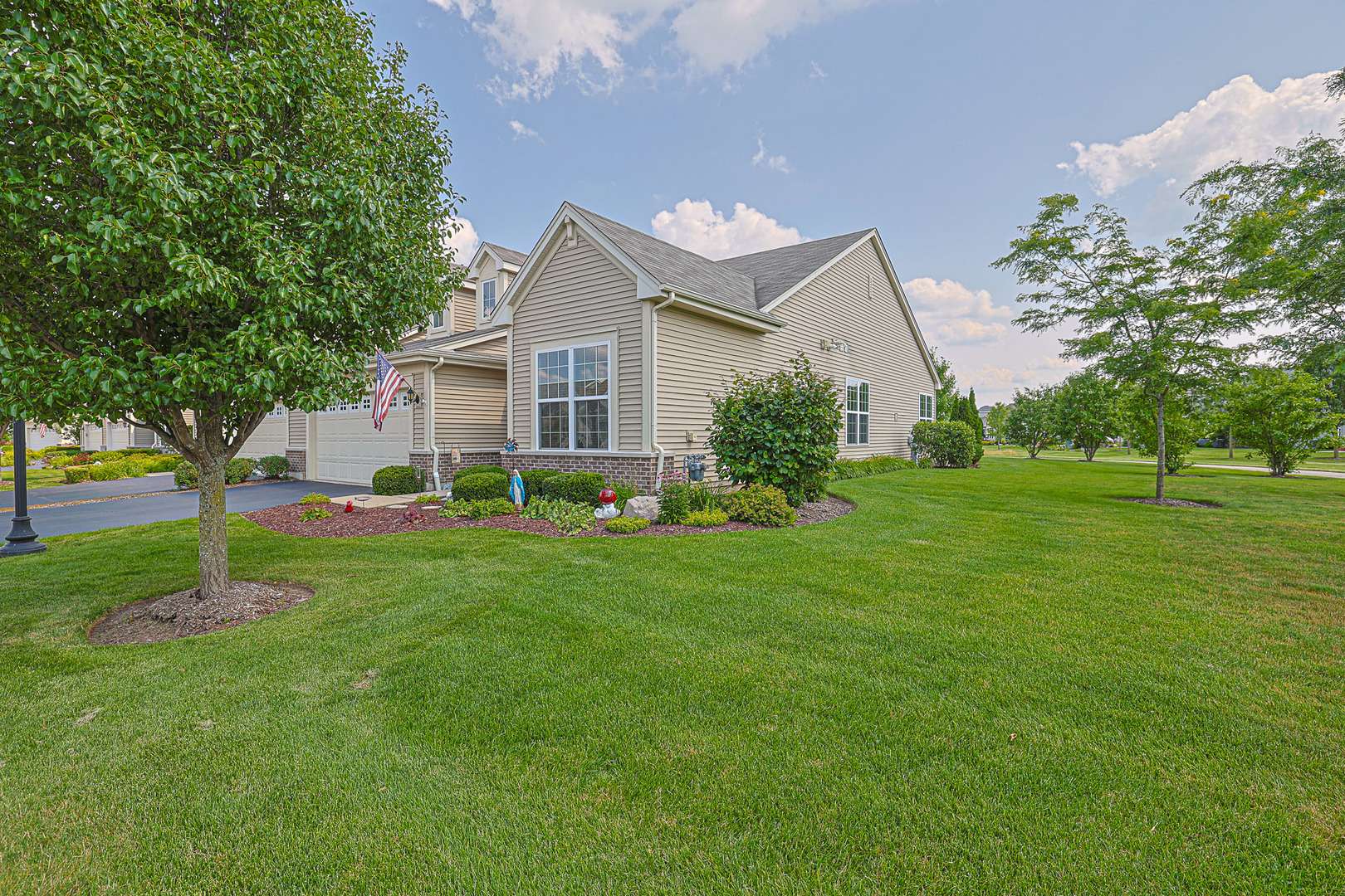 Pingree Grove, IL 60140,565 Autumn CIR